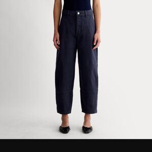 Everlane Utility Barrel Pant, size 4, in navy